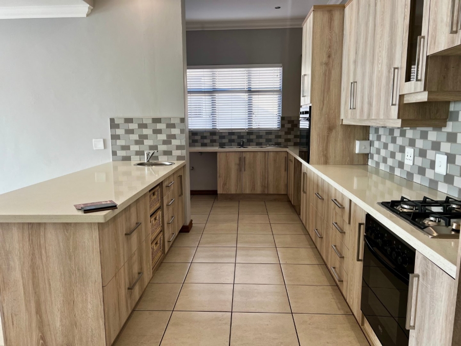 2 Bedroom Property for Sale in Xanadu North West